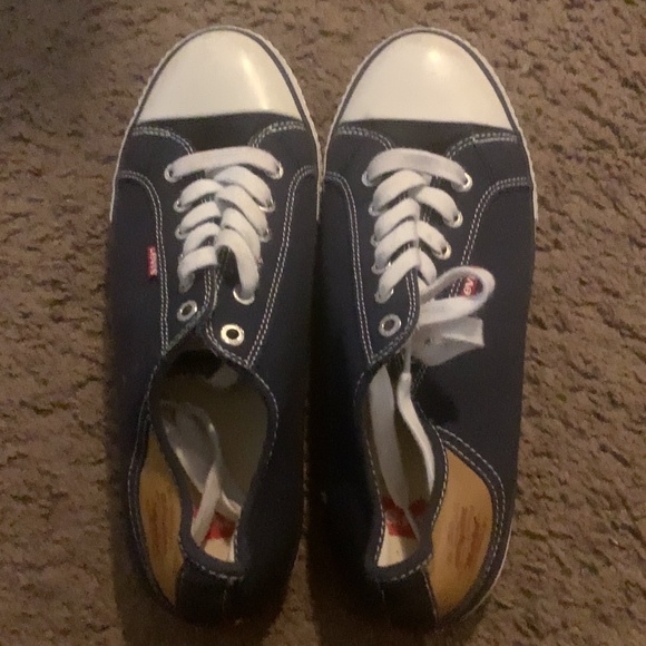 Converse - Picture 1 of 4